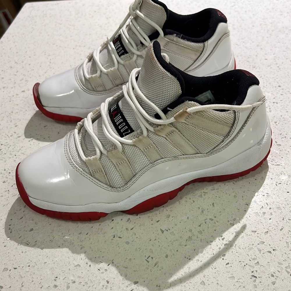 Air Jordan 11 retro low gs White varsity Red